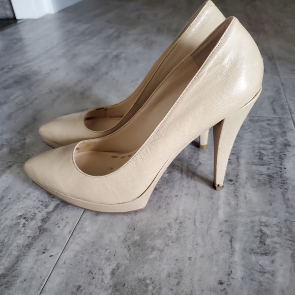COPY - 2/$36 π Like new, Cream Enzo heels, size 8 - Picture 2 of 9